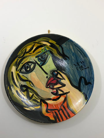 “Questioning face” clay pot