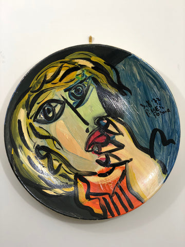 “Questioning face” clay pot